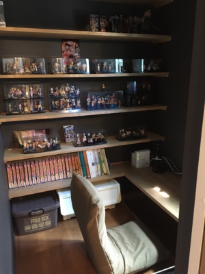 書斎にフィギュア専用の棚 書斎にフィギュア専用の棚