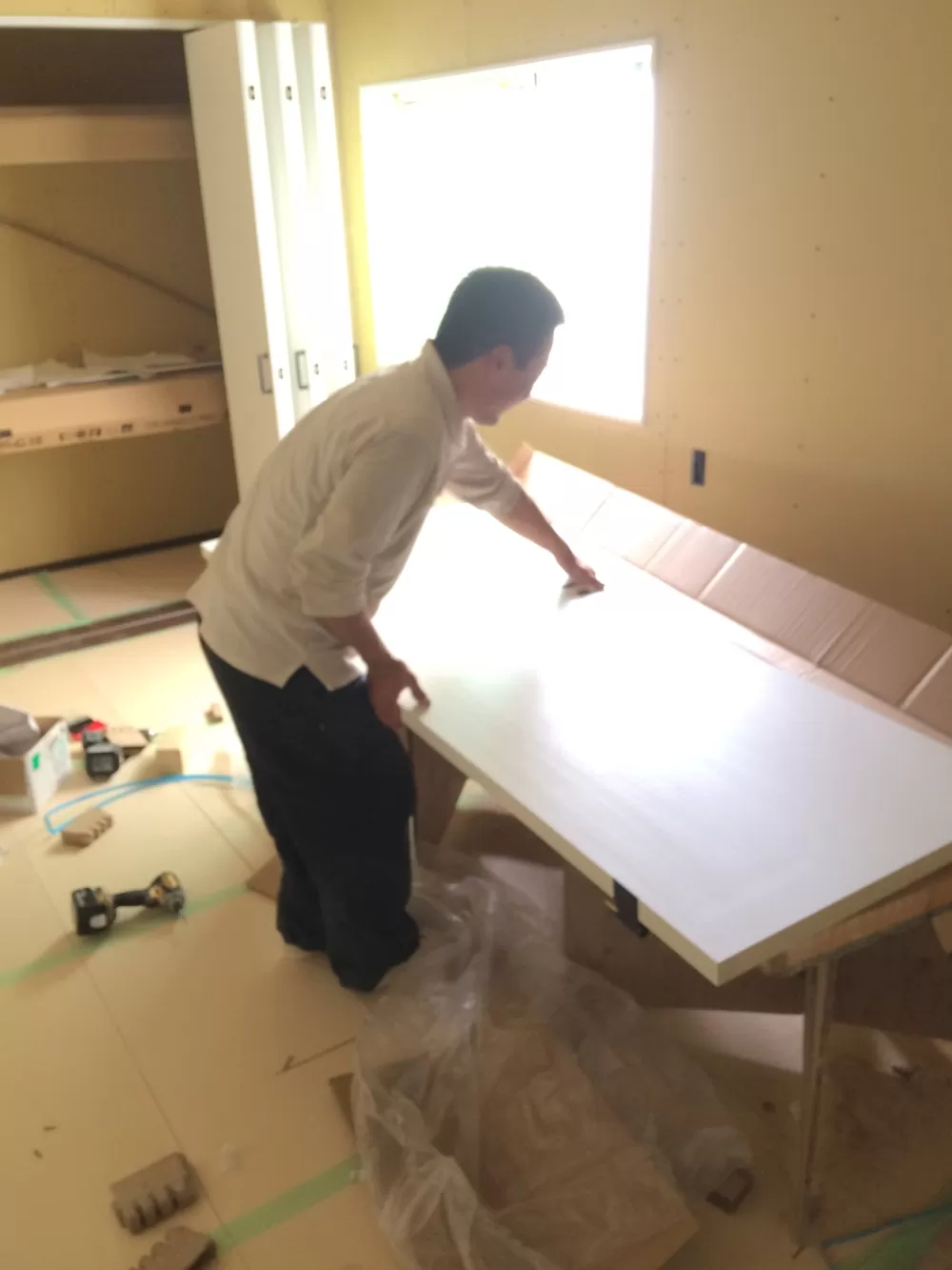 名古屋市守山区 O様邸 SE構法の現場状況。今人気の自然素材壁紙【エッグパルプ】施工中です。