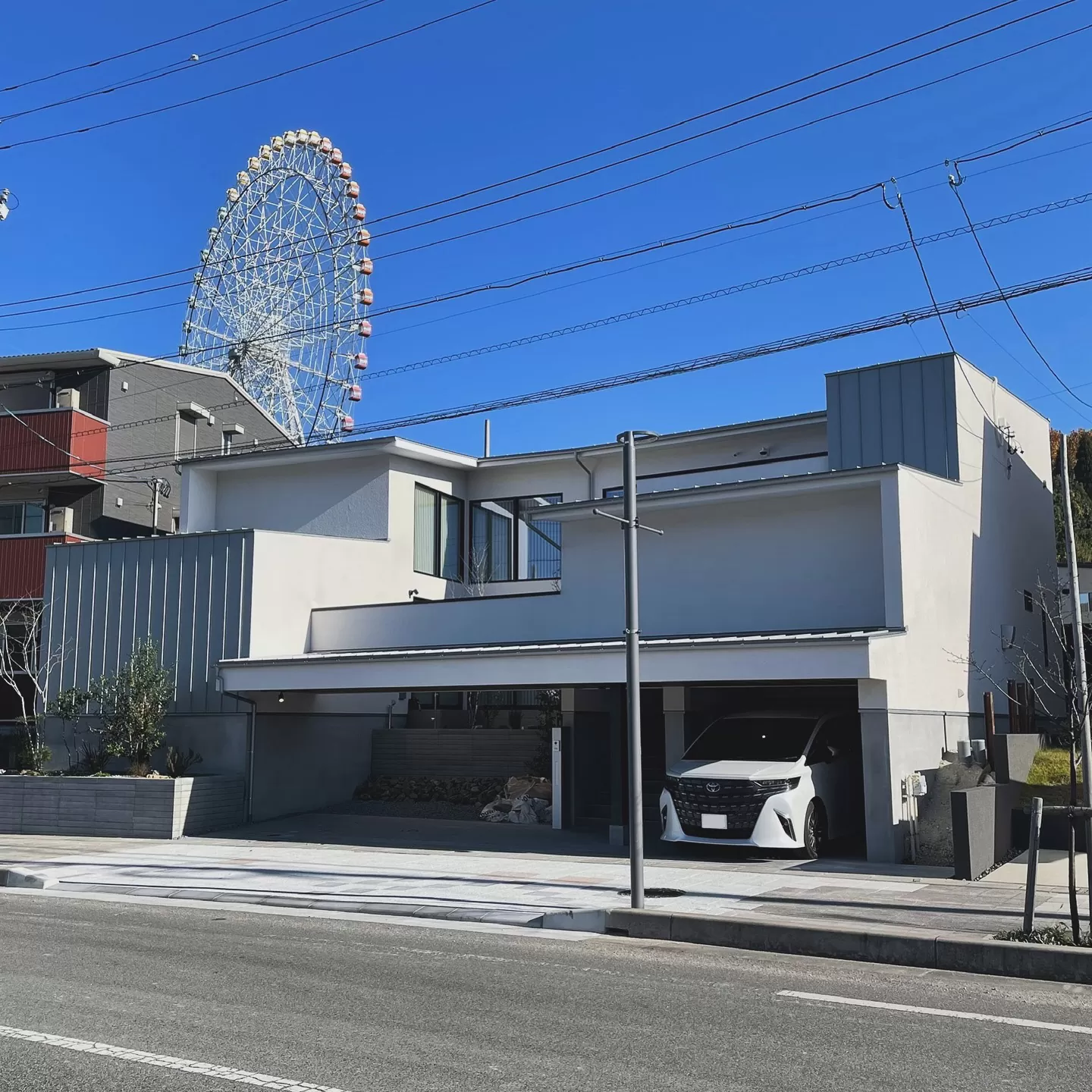 V字型の37.1帖大空間LDKとマッハシステム&珪藻土で空気環境も美しい。埋め込み音響設備・IOT搭載のスマートガレージハウス