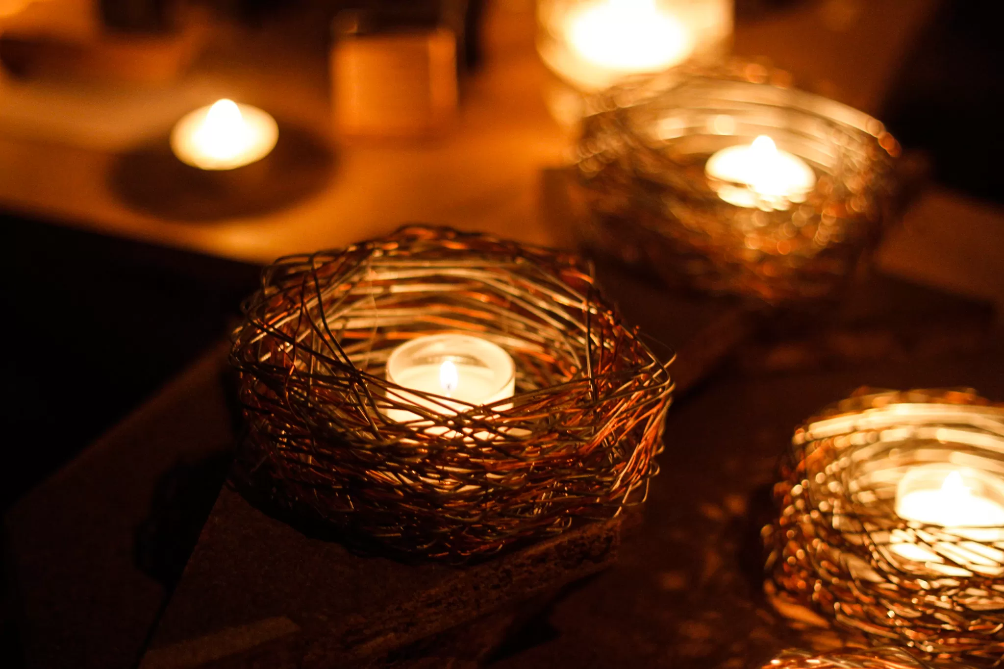 香りと光で演出する「秋の夜長」